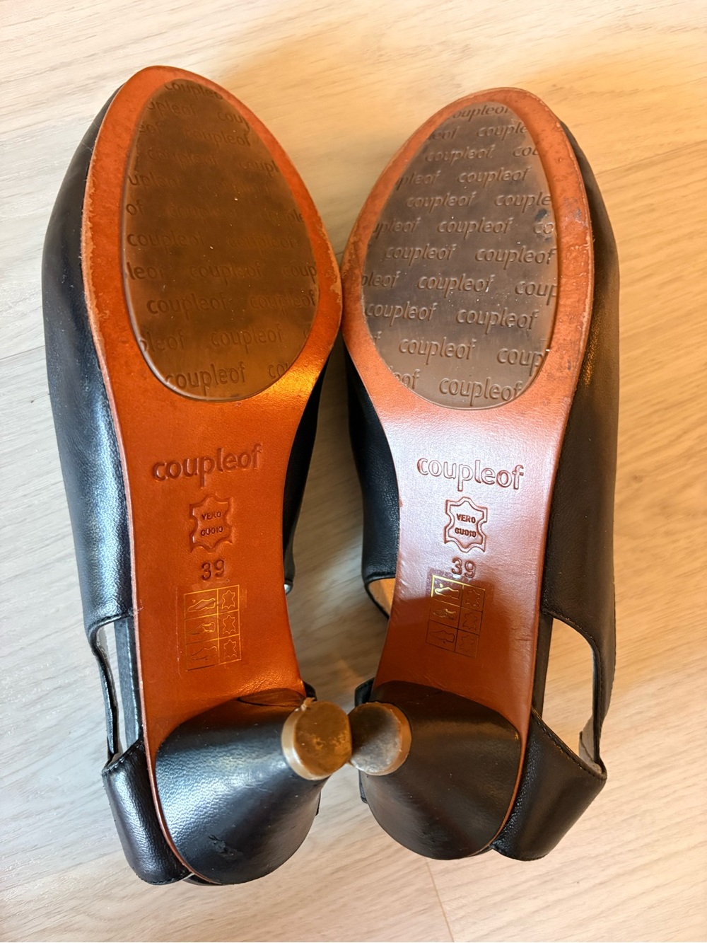 Unique Coupleof black leather dress shoes. - Picture 9 of 10
